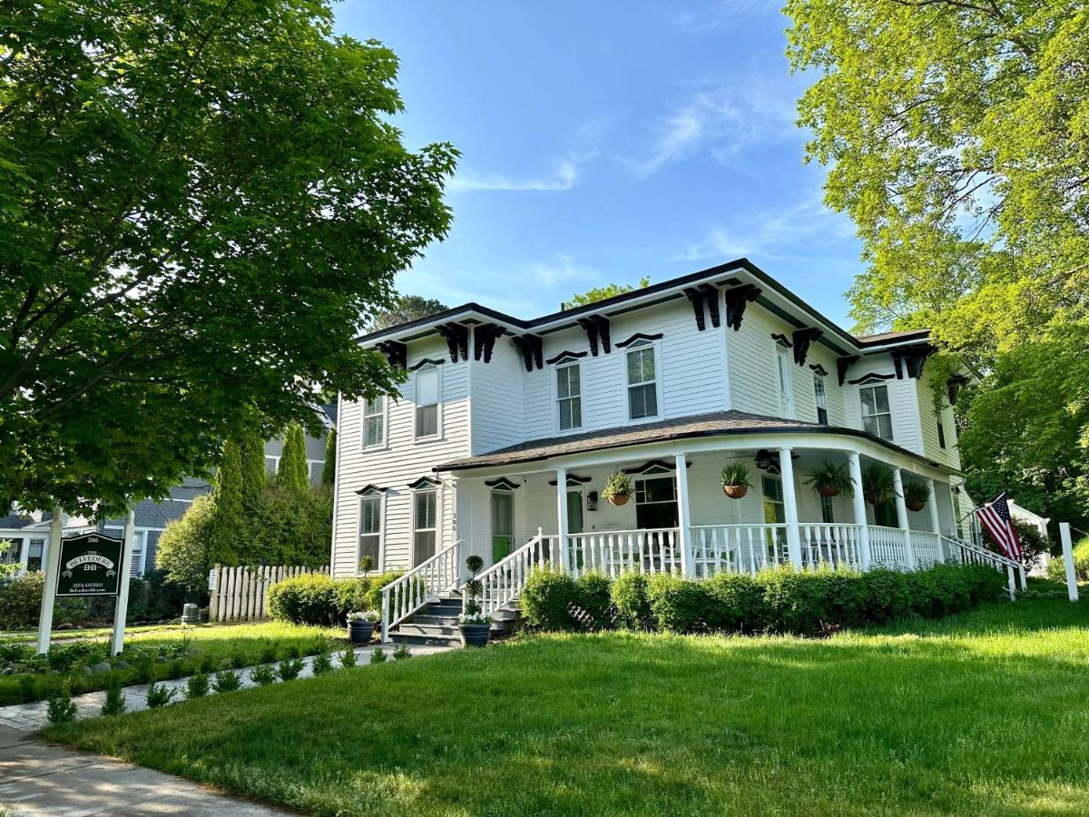 The Belvedere B&B Charlevoix Exterior photo
