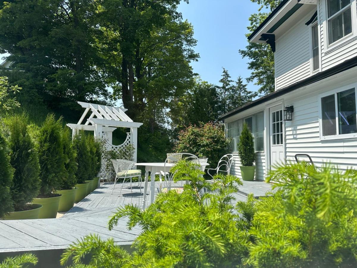 The Belvedere B&B Charlevoix Exterior photo