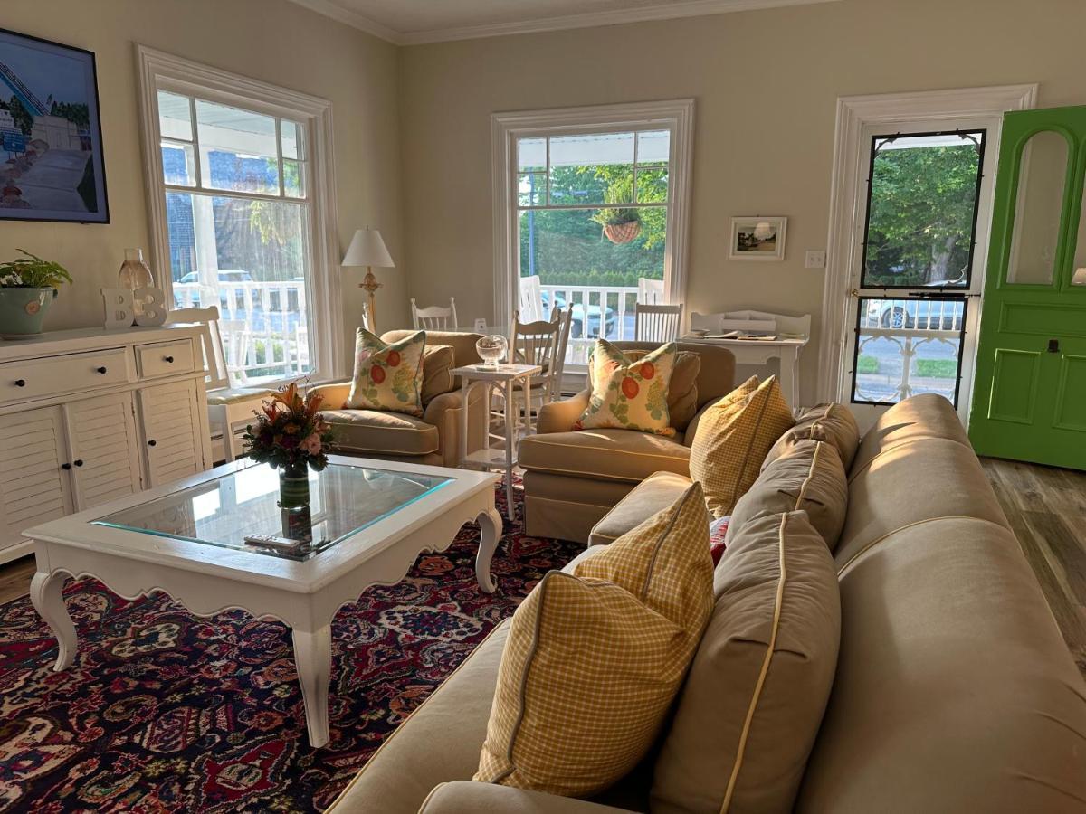 The Belvedere B&B Charlevoix Exterior photo
